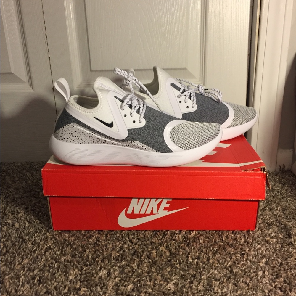 W Nike Lunarcharge Essential